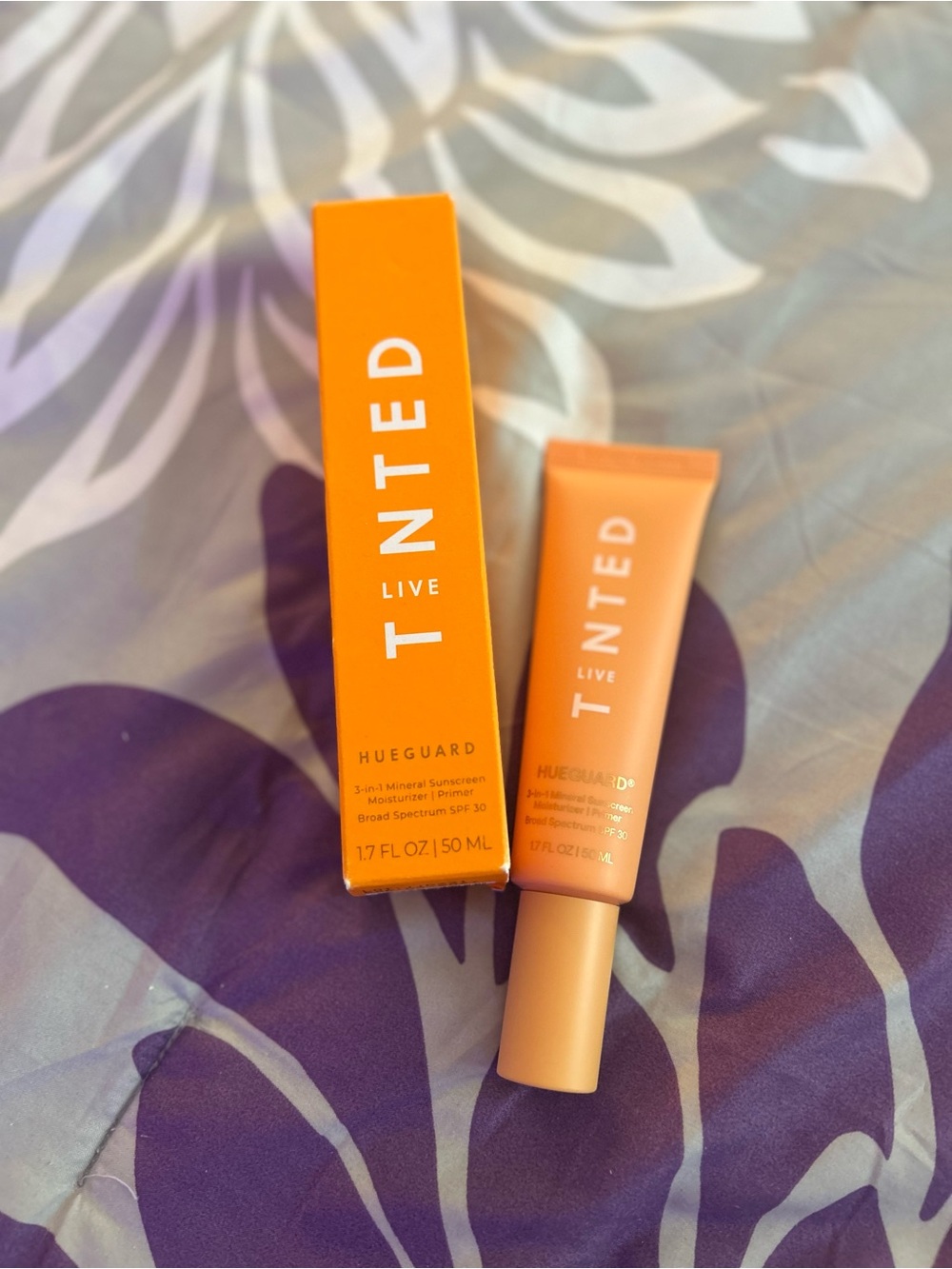 NWT Live HueGuard Tinted Moisturizer SPF 30